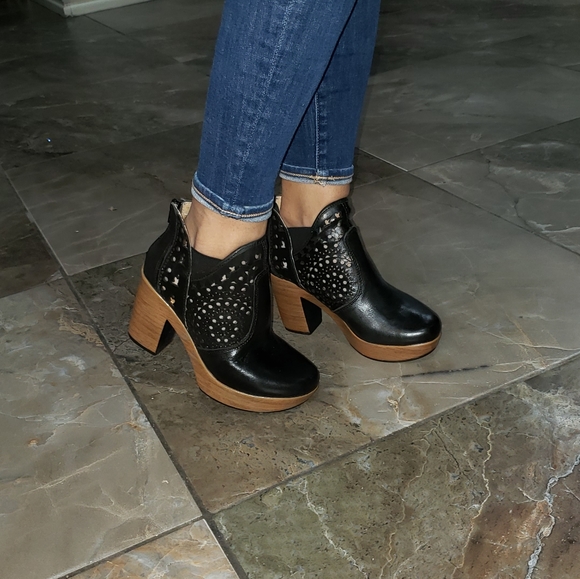 Leather booties - Picture 9 of 14